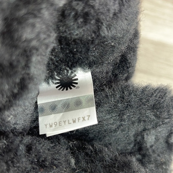 🍁UGG🍁 W BAILEY BOW ABSTRACT SPLATTER BOOTS - Picture 11 of 13